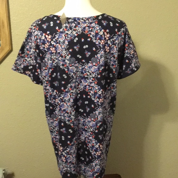 Maurice’s Large V neck T shirt blouse NWT - Picture 4 of 6